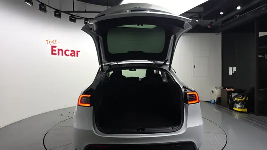 Tesla Y AWD 2022 32