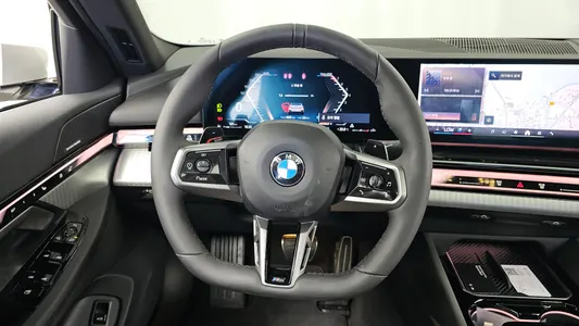 BMW 5 Series (G60) 520i M 2026 13