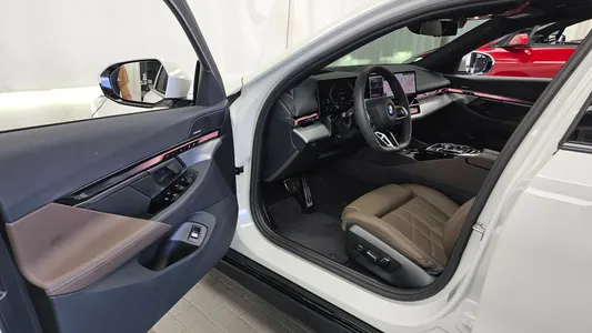 BMW 5 Series (G60) 520i M 2026 10