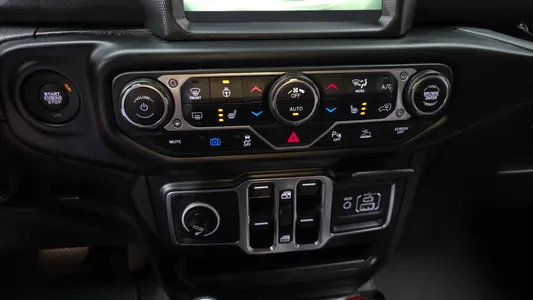 Jeep (JL) 2.0 4 4xe 2021 17