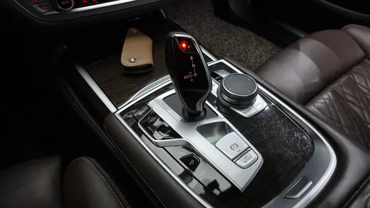 BMW 7 Series (G11) 740d xDrive 2021 9