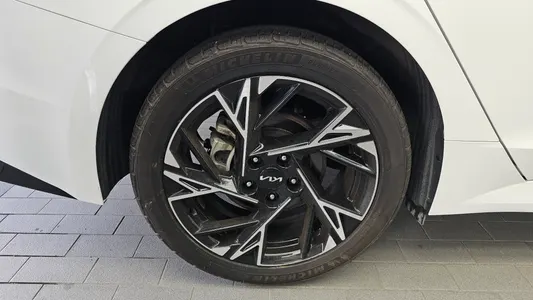 Kia K5 3 2.0 2023 5