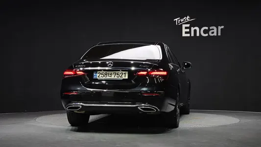 Mercedes-Benz E-Class W213 E300e 4MATIC 2021 4