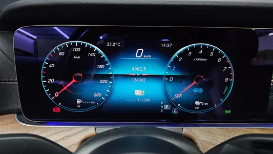 Mercedes-Benz E-Class W213 E300e 4MATIC 2021 8