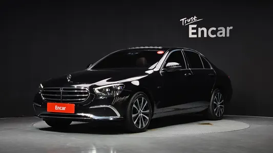 Mercedes-Benz E-Class W213 E300e 4MATIC 2021