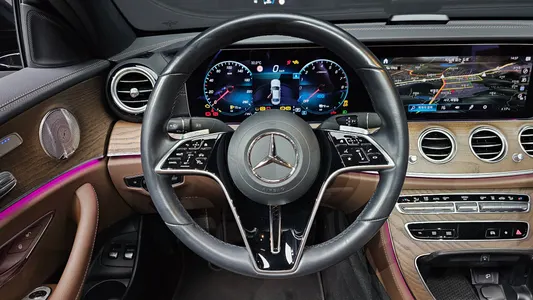 Mercedes-Benz E-Class W213 E300e 4MATIC 2021 14