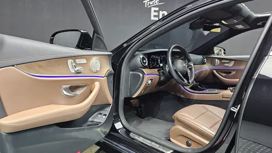 Mercedes-Benz E-Class W213 E300e 4MATIC 2021 10