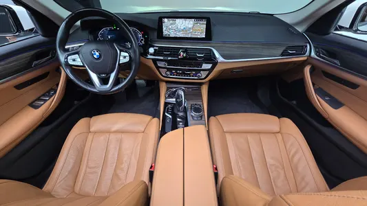 BMW 5 Series (G30) 530e 2020 6