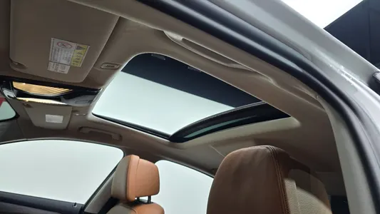 BMW 5 Series (G30) 530e 2020 19