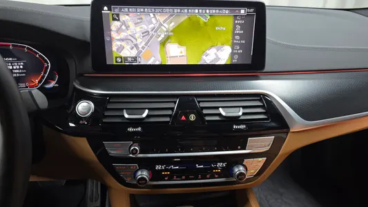 BMW 5 Series (G30) 520i M 2023 12