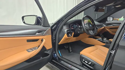 BMW 5 Series (G30) 520i M 2023 9