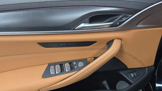 BMW 5 Series (G30) 520i M 2023 17