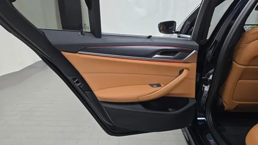 BMW 5 Series (G30) 520i M 2023 25