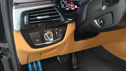 BMW 5 Series (G30) 520i M 2023 27
