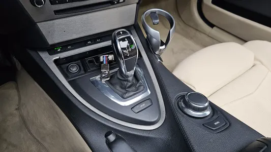 BMW 6 Series (E63) 650i 2008 8