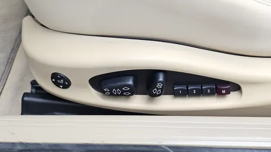 BMW 6 Series (E63) 650i 2008 32