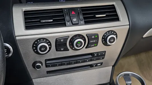 BMW 6 Series (E63) 650i 2008 28