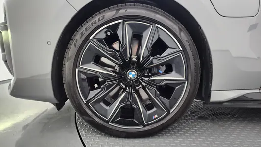 BMW 7 Series (G70) 750e xDrive M 2025 5