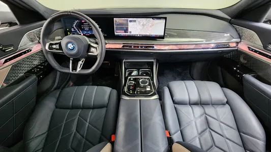 BMW 7 Series (G70) 750e xDrive M 2025 7