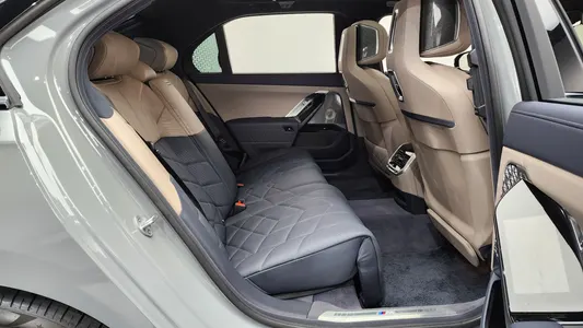 BMW 7 Series (G70) 750e xDrive M 2025 11
