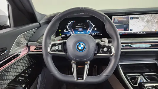 BMW 7 Series (G70) 750e xDrive M 2025 12