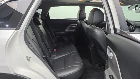 Kia Niro 2017 12