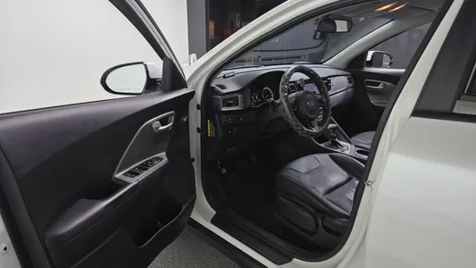 Kia Niro 2017 10