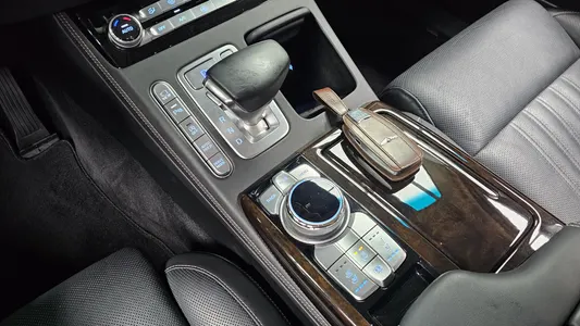 Genesis G90 3.8 2019 9