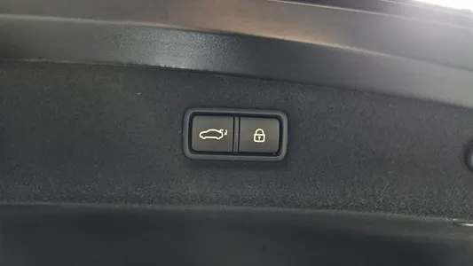 Genesis G90 3.8 2019 18