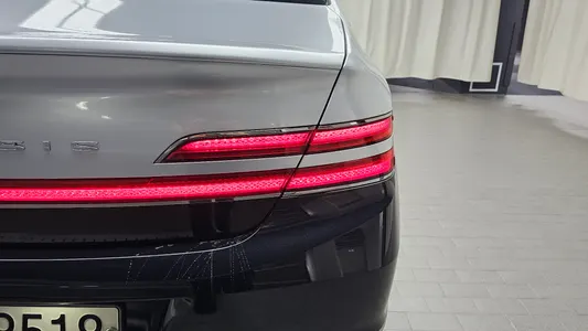 Genesis G90 3.8 2019 23