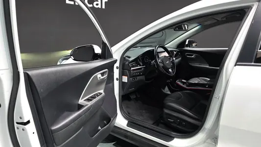 Kia 니로 플러스 2022 10