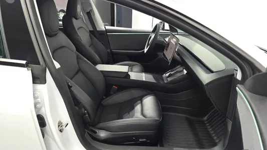 Tesla 3 RWD 2024 27