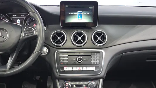 Mercedes-Benz GLA-Class X156 GLA220 2017 13