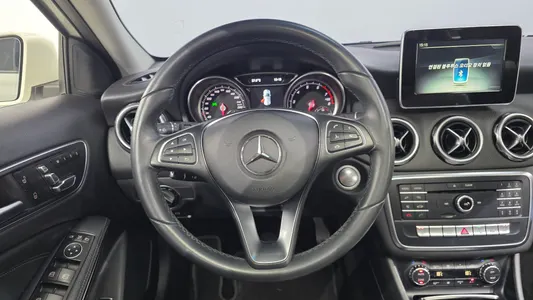 Mercedes-Benz GLA-Class X156 GLA220 2017 14