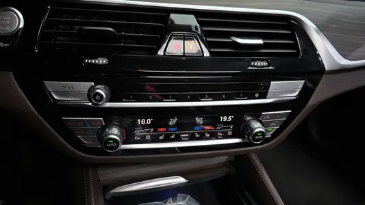 BMW 5 Series (G30) 530i 2023 34