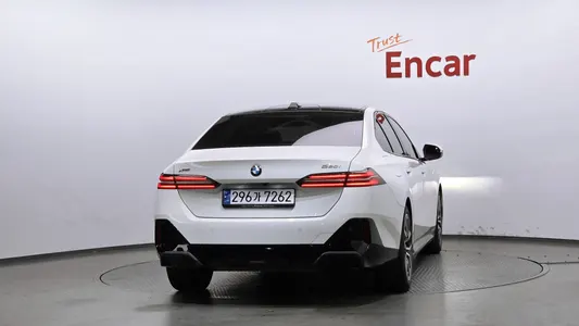 BMW 5 Series (G60) 520i M 2024 4