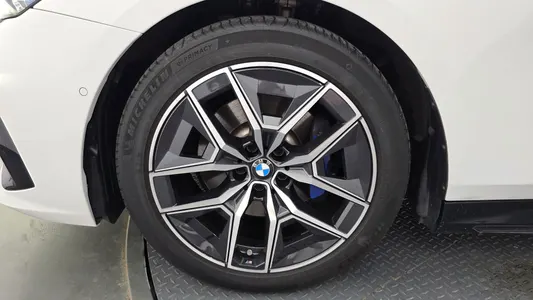 BMW 5 Series (G60) 520i M 2024 5