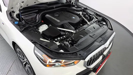 BMW 5 Series (G60) 520i M 2024 6