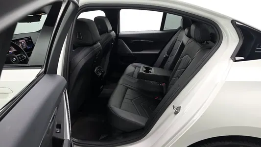 BMW 5 Series (G60) 520i M 2024 26