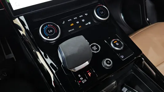 Land Rover 3 D300 HSE 2023 8