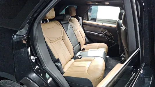 Land Rover 3 D300 HSE 2023 10