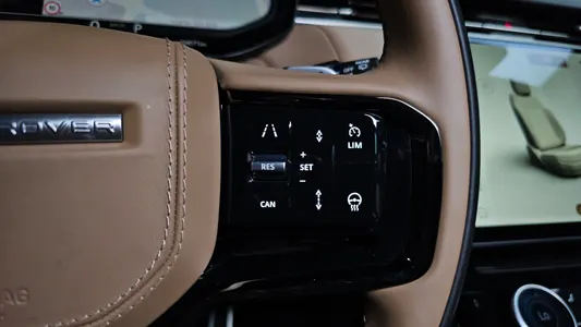 Land Rover 3 D300 HSE 2023 28