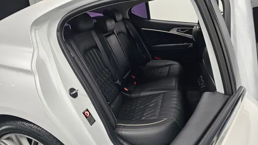 Genesis G70 2.2D 2019 11