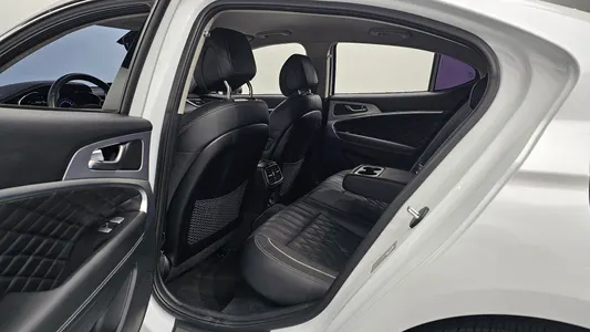 Genesis G70 2.2D 2019 12
