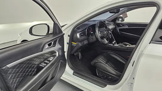 Genesis G70 2.2D 2019 10