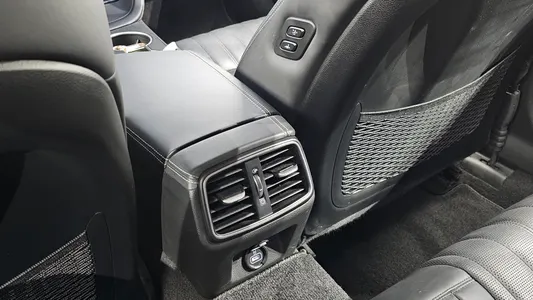 Genesis G70 2.2D 2019 34