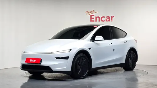 Tesla Y AWD 2025
