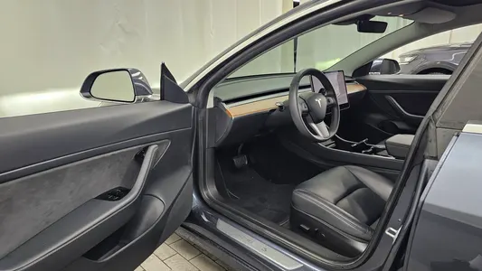 Tesla 3 RWD 2020 10