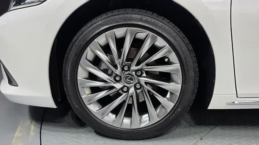 Lexus ES300h 7 2026 5