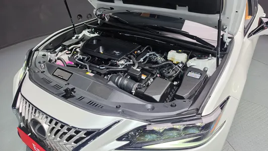 Lexus ES300h 7 2026 6